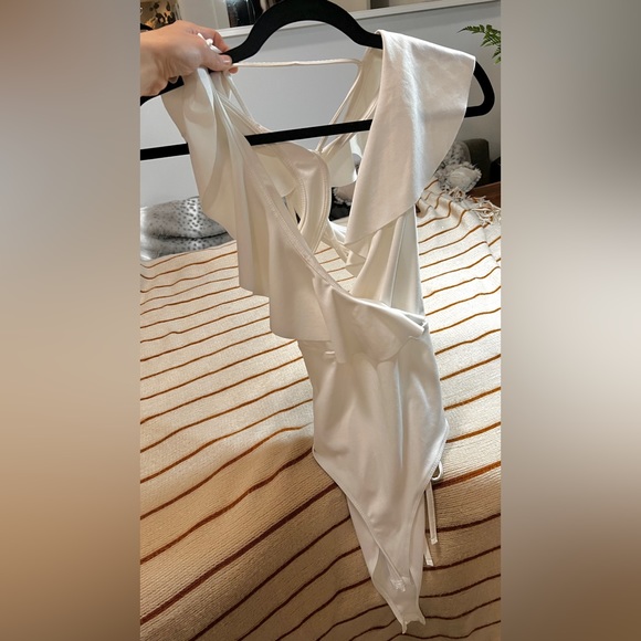 Ruffled V-Neck White Bodysuit | Size Small - Picture 3 of 4